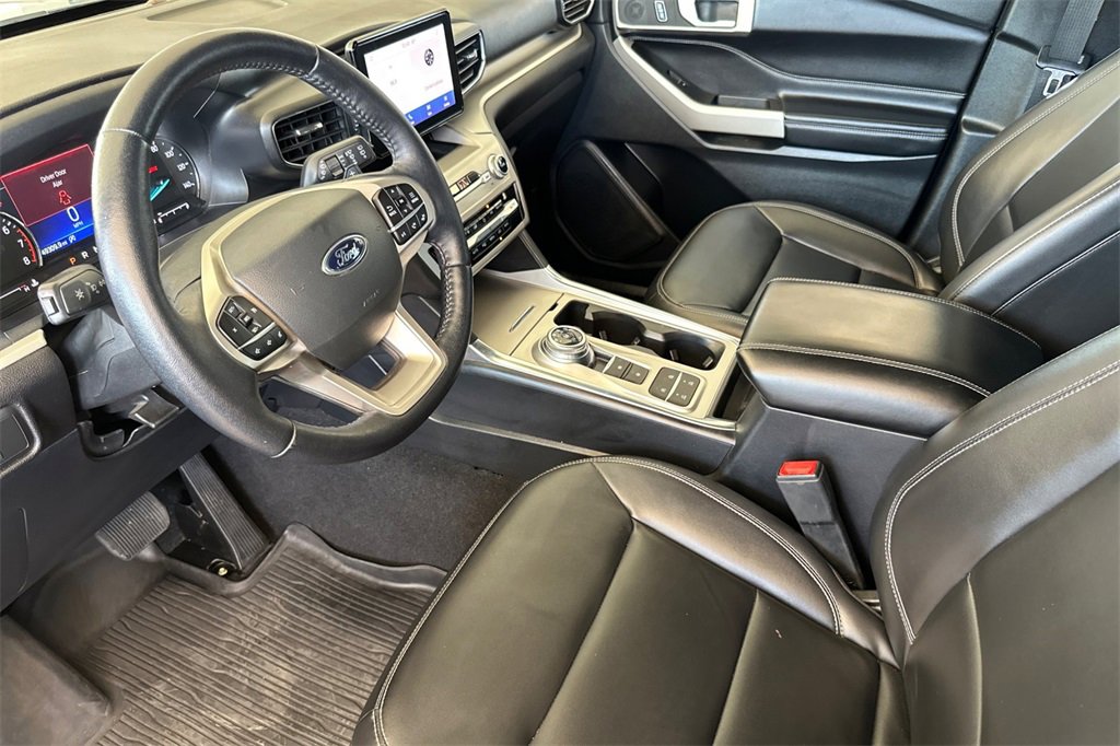 Used 2021 Ford Explorer XLT w/ Equipment Group 202A image 12