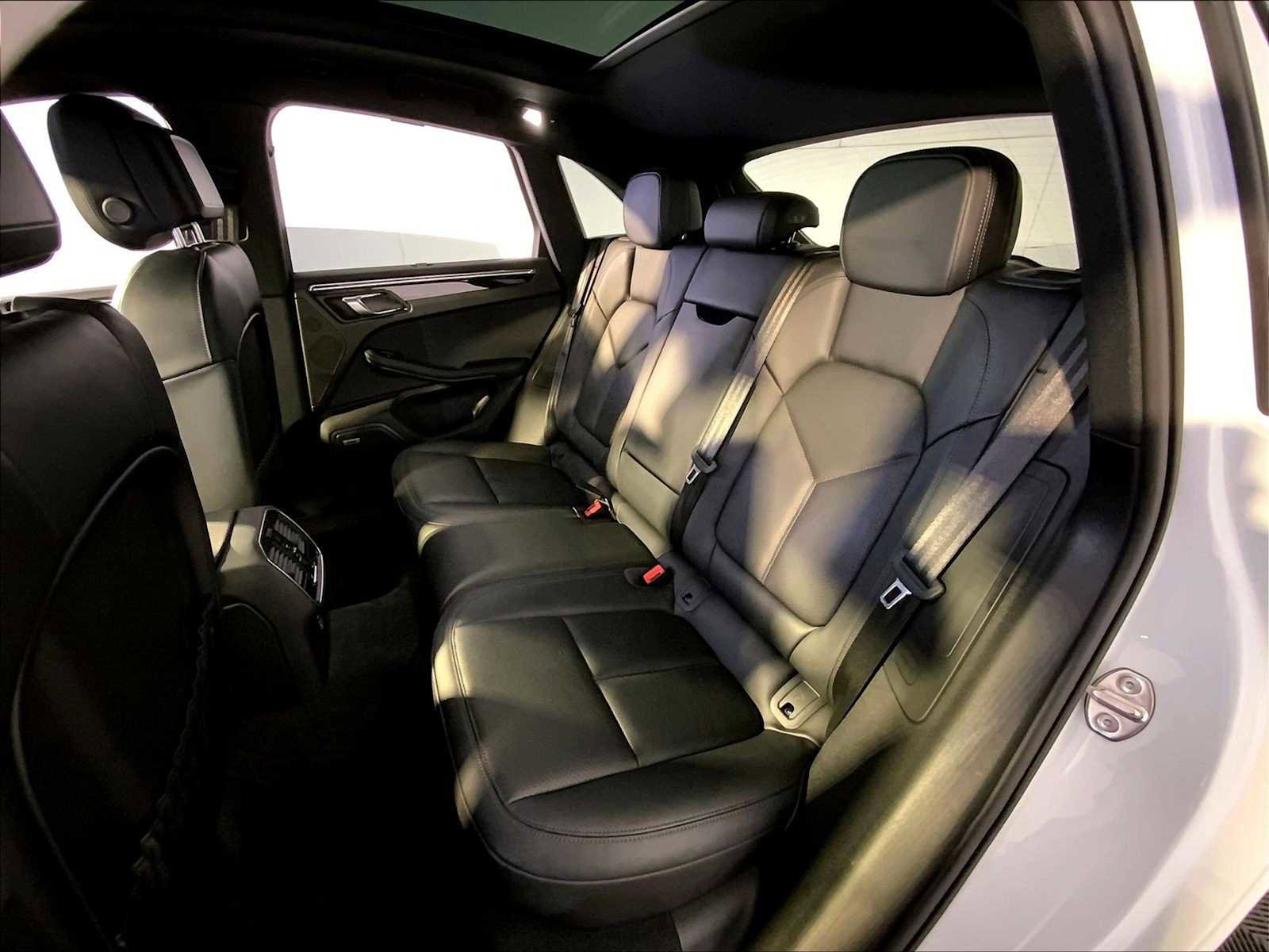 Certified 2025 Porsche Macan image 24