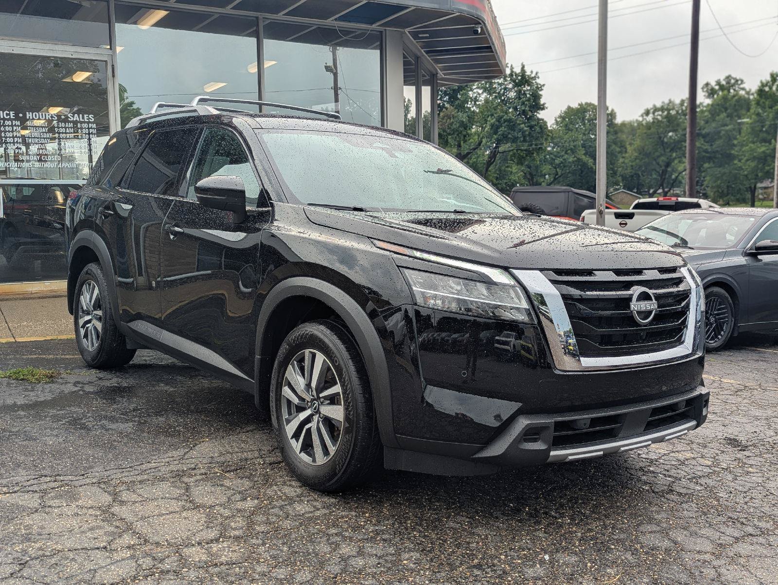 Used 2024 Nissan Pathfinder SL