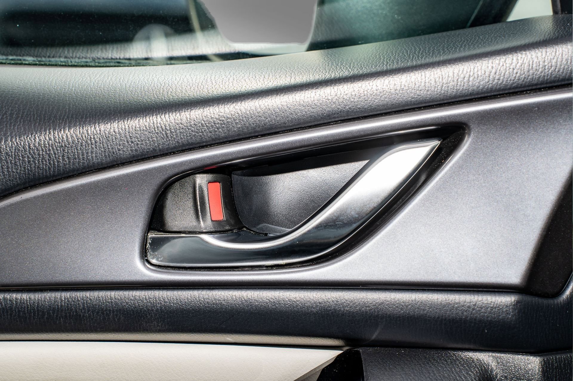 Used 2018 MAZDA MAZDA3 Grand Touring image 19