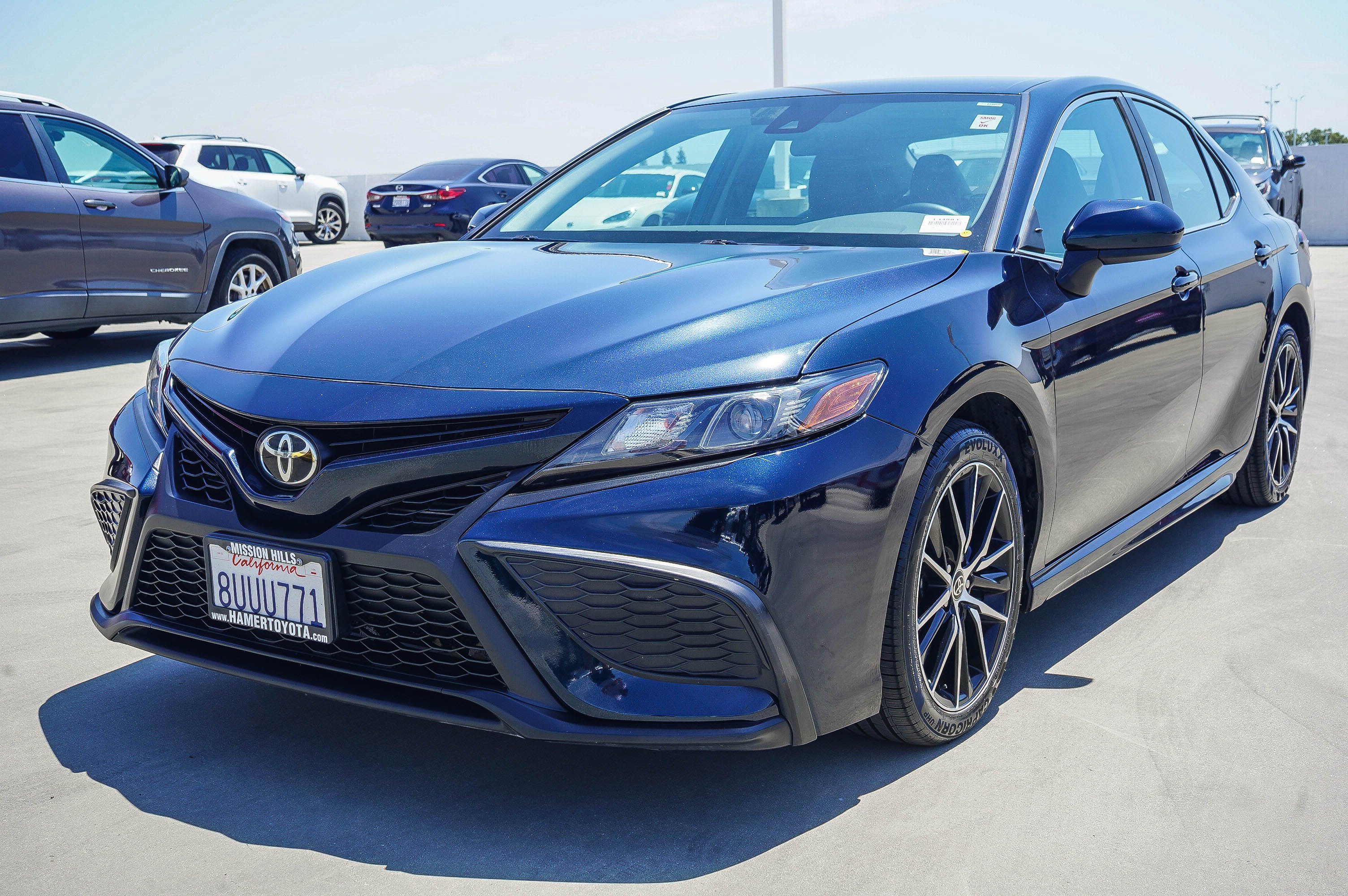 Used 2021 Toyota Camry SE w/ Carpet Mat Package (TMS) FWD image 3