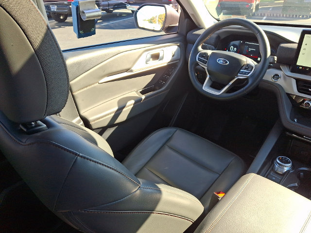 Certified 2025 Ford Explorer Active w/ Active Comfort Package AWD/4WD image 17