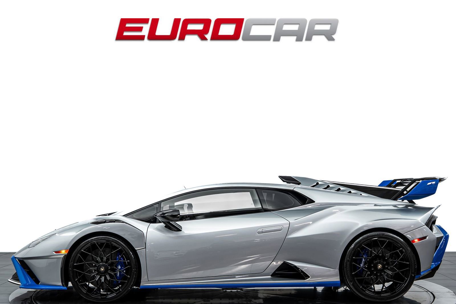 Used 2023 Lamborghini Huracan STO image 2