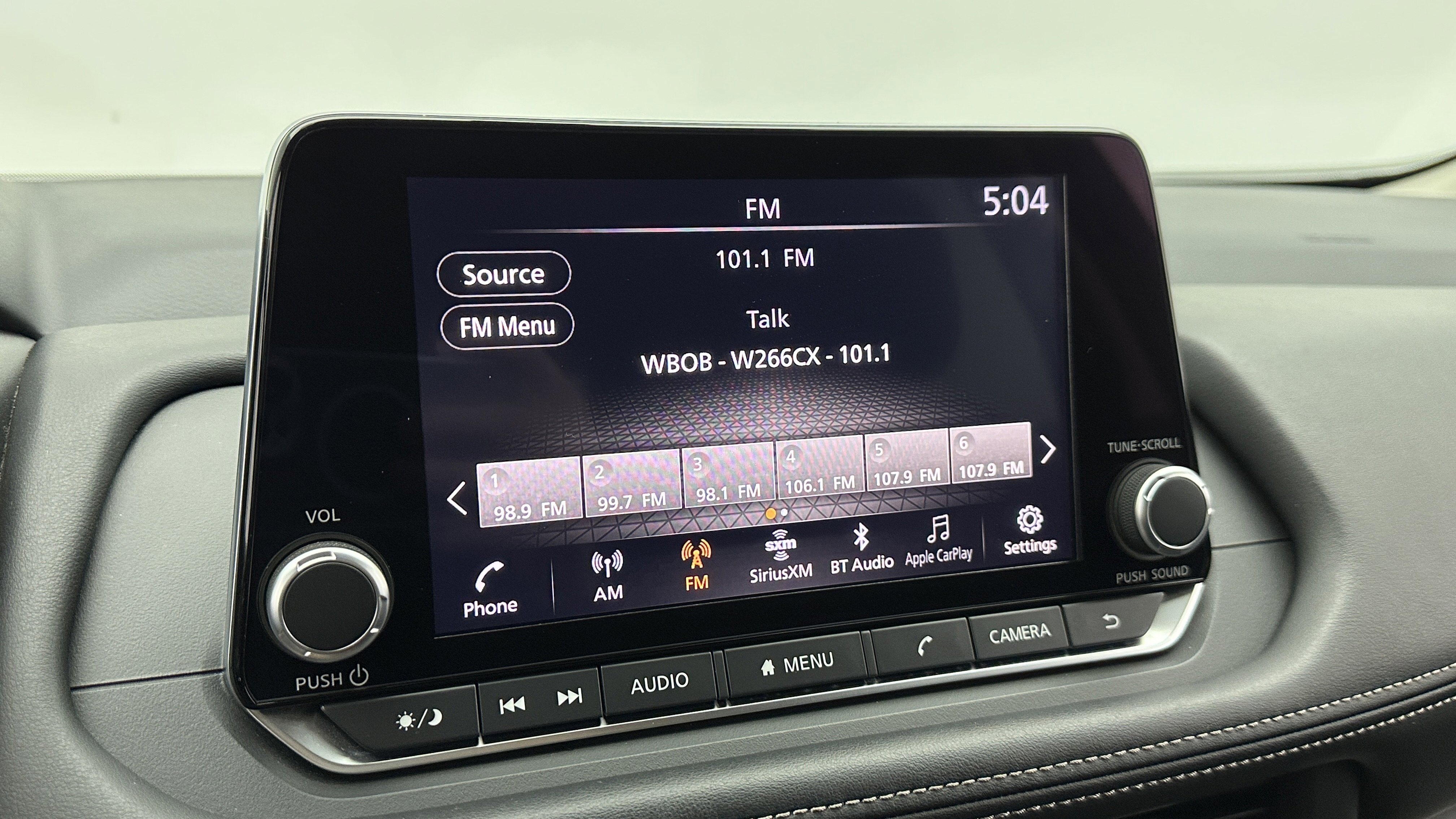 Used 2025 Nissan Rogue SV image 15