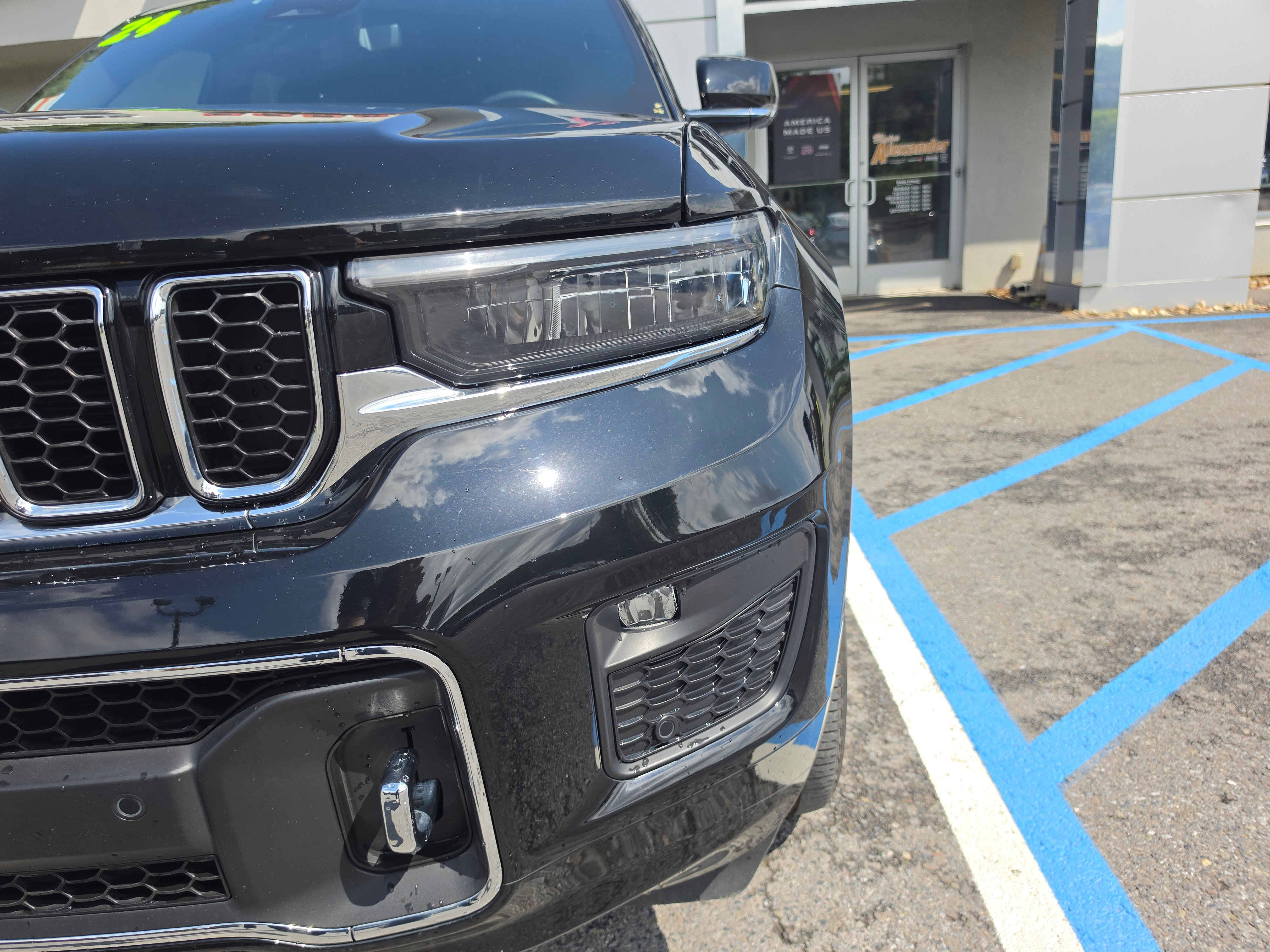 Used 2024 Jeep Grand Cherokee L Overland w/ Luxury Tech Group IV AWD/4WD image 10