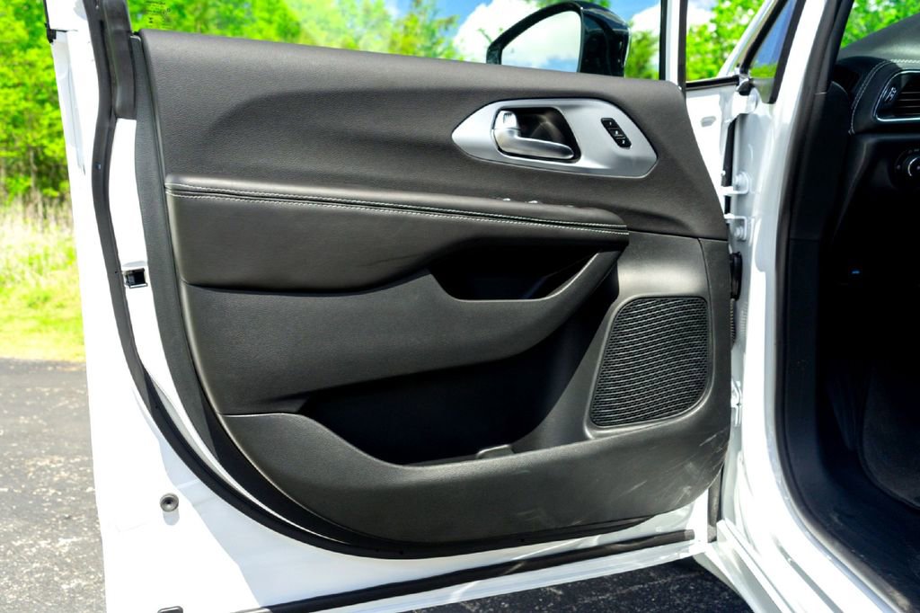 New 2026 Chrysler Pacifica Limited FWD image 20