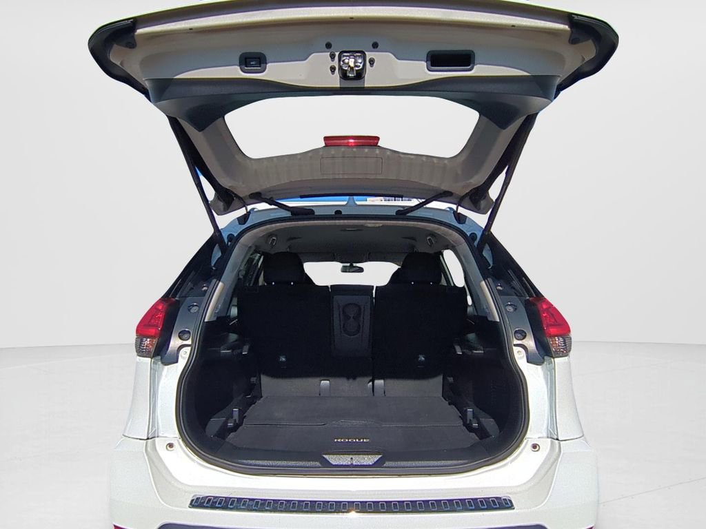 Used 2018 Nissan Rogue SV AWD/4WD image 9