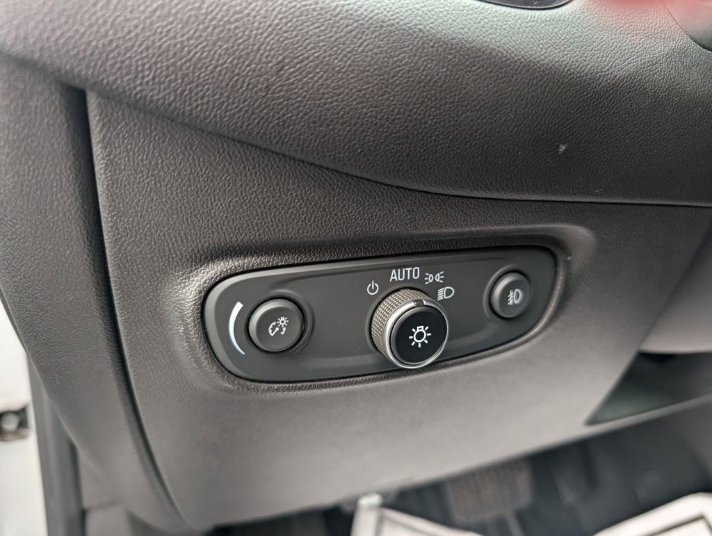 Used 2020 Chevrolet Equinox LT image 16