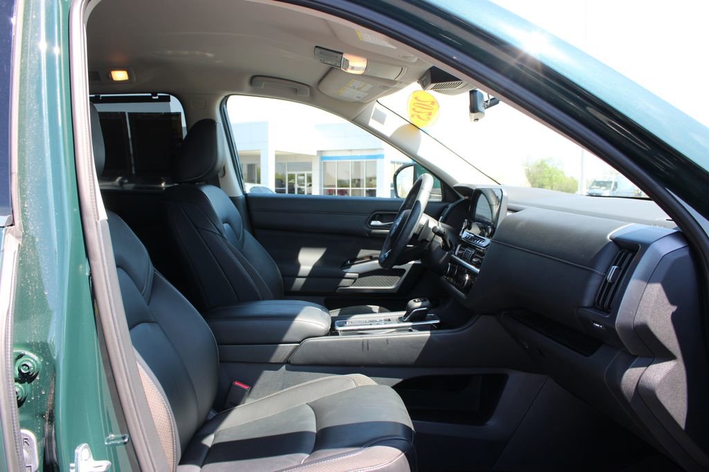 Used 2025 Nissan Pathfinder SL image 29