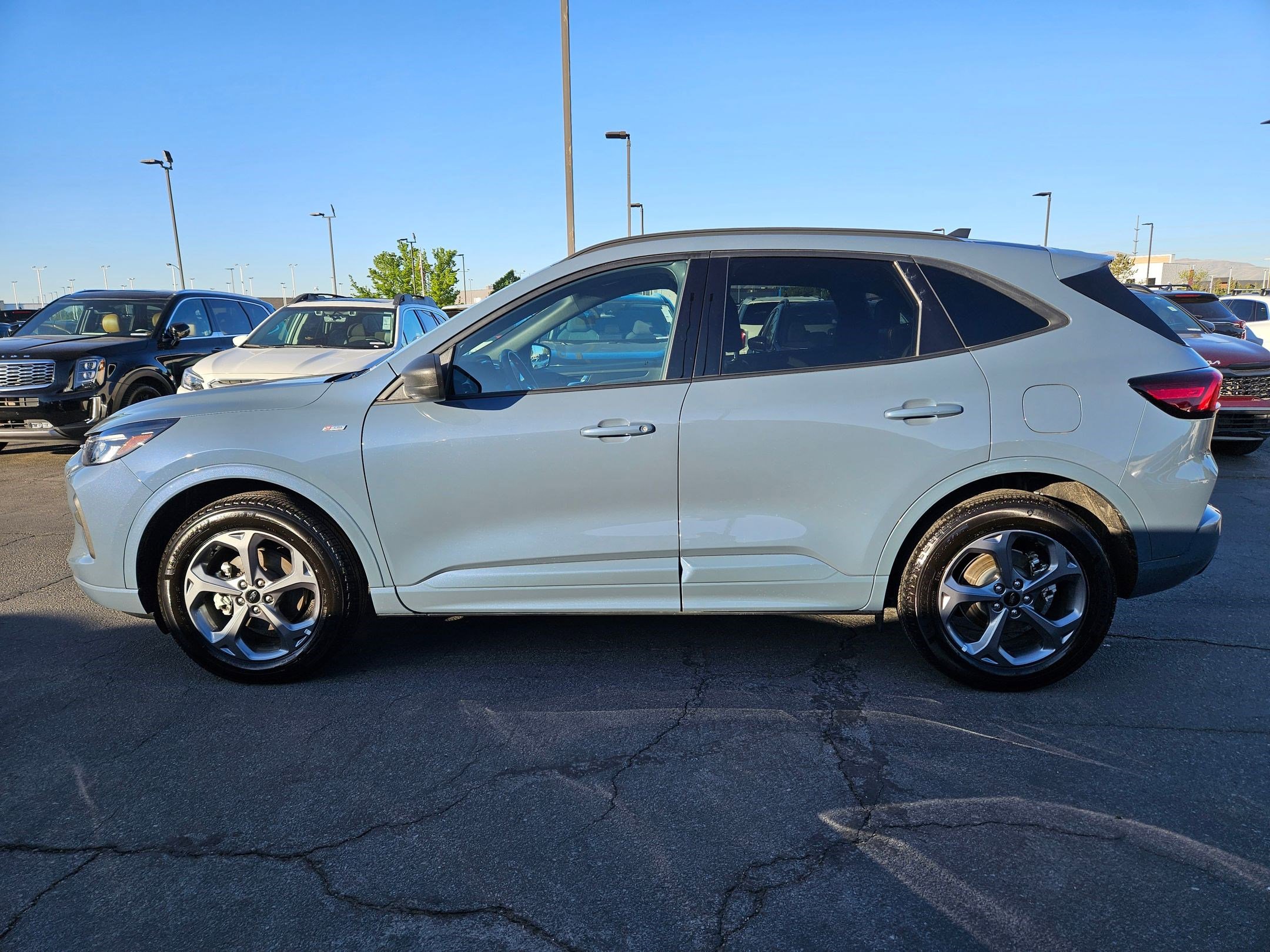 Used 2023 Ford Escape ST-Line w/ Tech Pack #1 AWD/4WD image 9