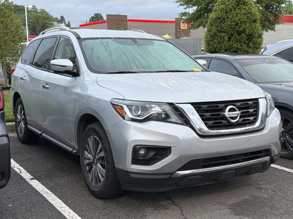 Used 2020 Nissan Pathfinder SL image 3