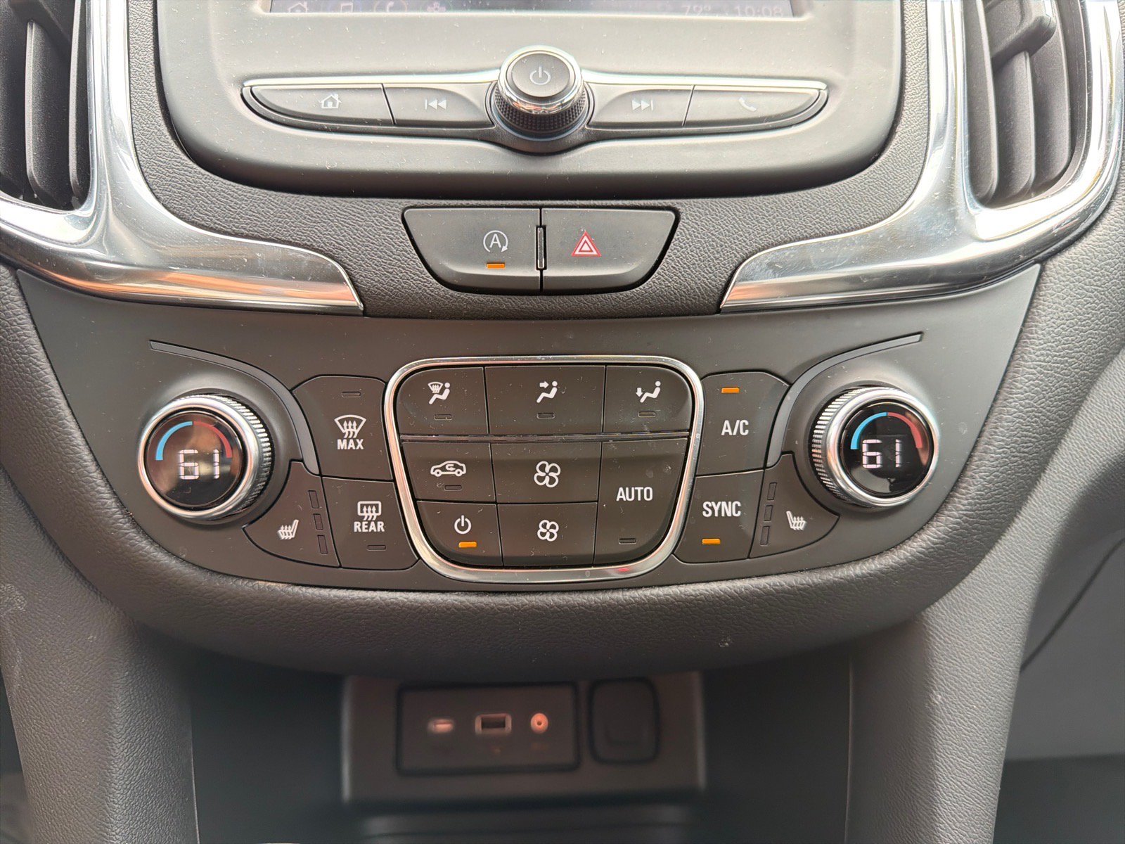 Used 2024 Chevrolet Equinox LT w/ LPO, Floor Liner Package FWD image 19