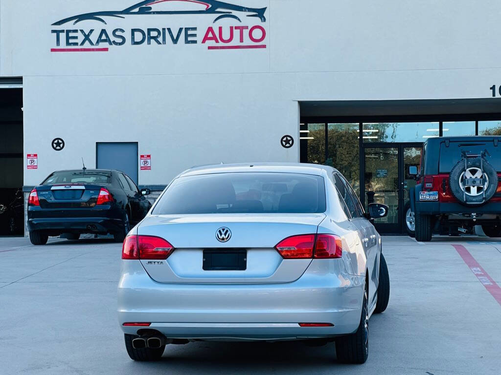 Used 2011 Volkswagen Jetta Base 4dr Sedan 6A image 10