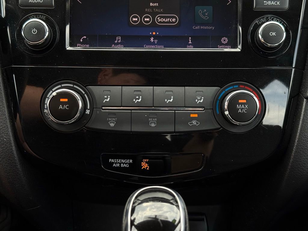 Used 2018 Nissan Rogue S image 37