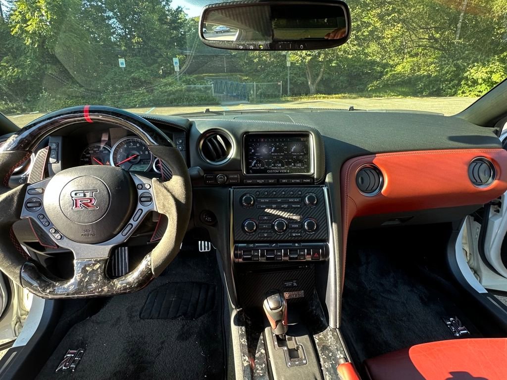 Used 2014 Nissan GT-R Premium w/ Premium Interior Package image 21