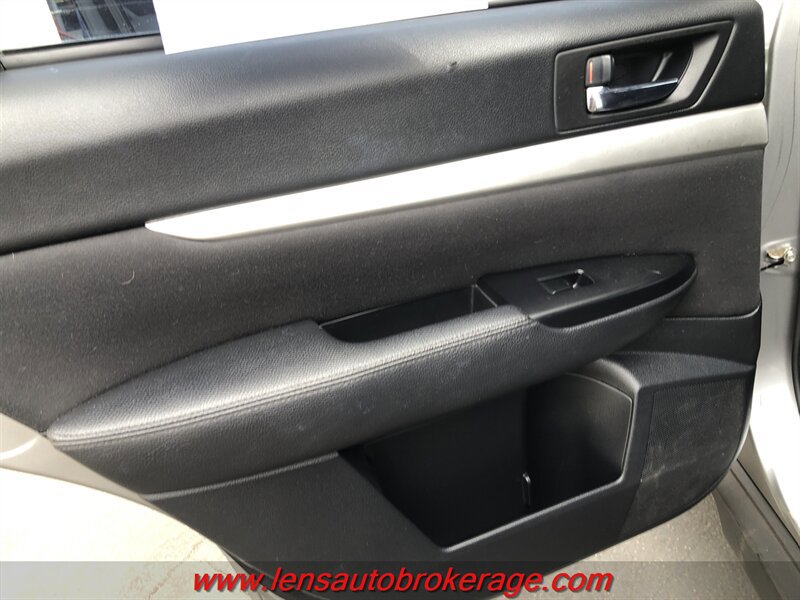 Used 2011 Subaru Outback 2.5i AWD/4WD image 15