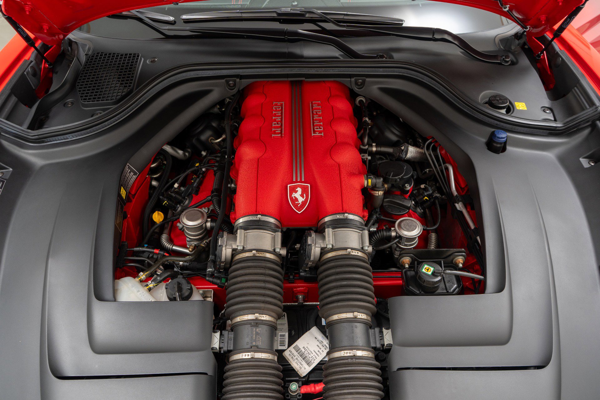 Used 2013 Ferrari California RWD image 12