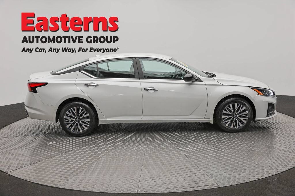 Used 2023 Nissan Altima 2.5 SV AWD/4WD image 4