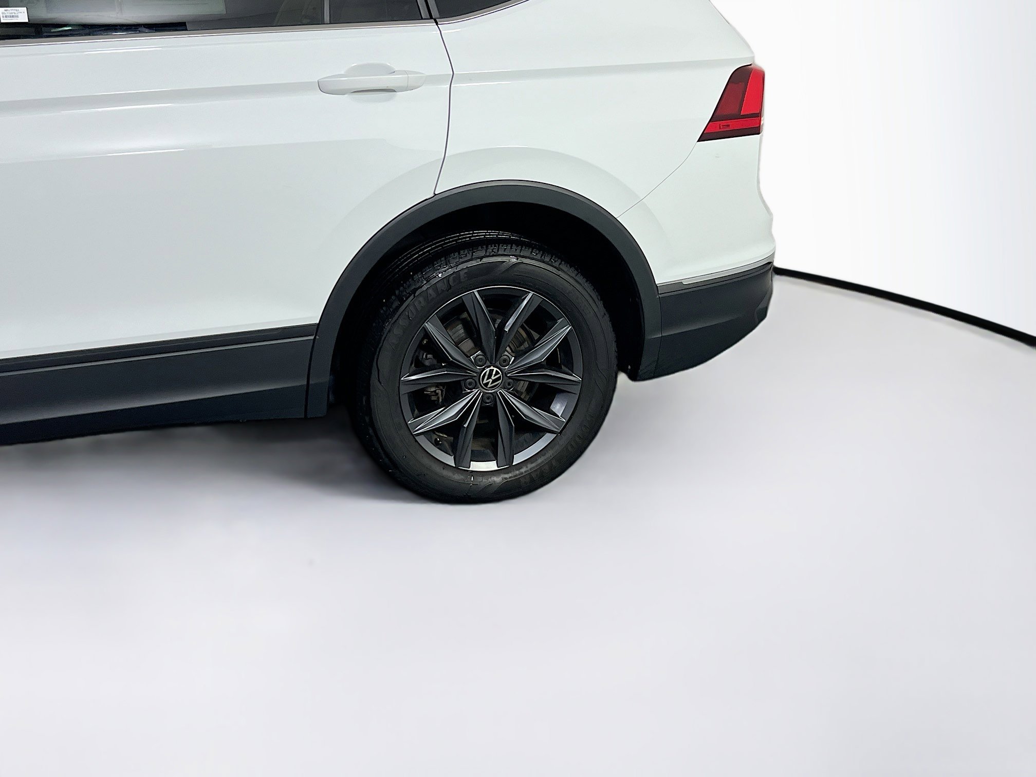Used 2022 Volkswagen Tiguan SE AWD/4WD image 29