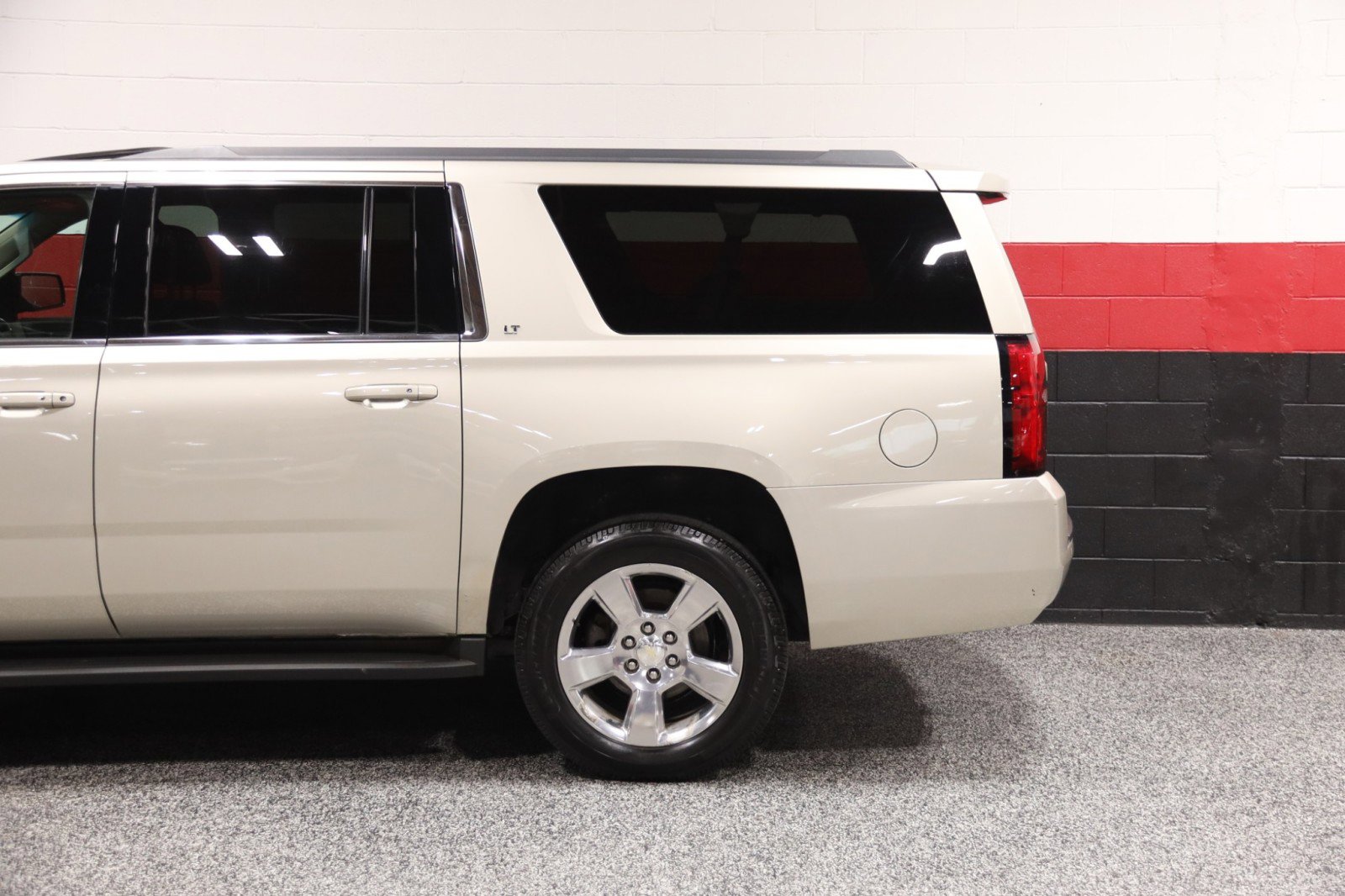Used 2017 Chevrolet Suburban LT AWD/4WD image 23