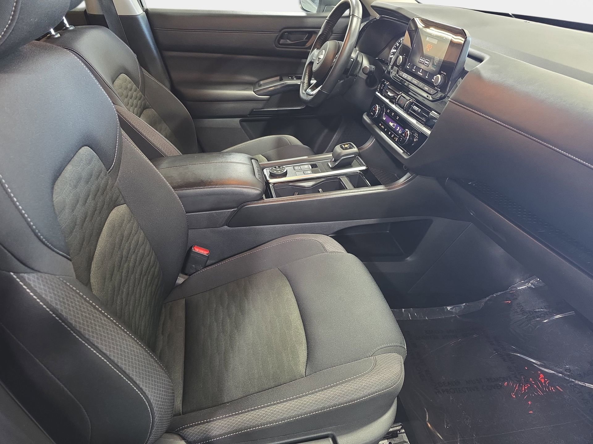 Used 2025 Nissan Pathfinder SV image 10