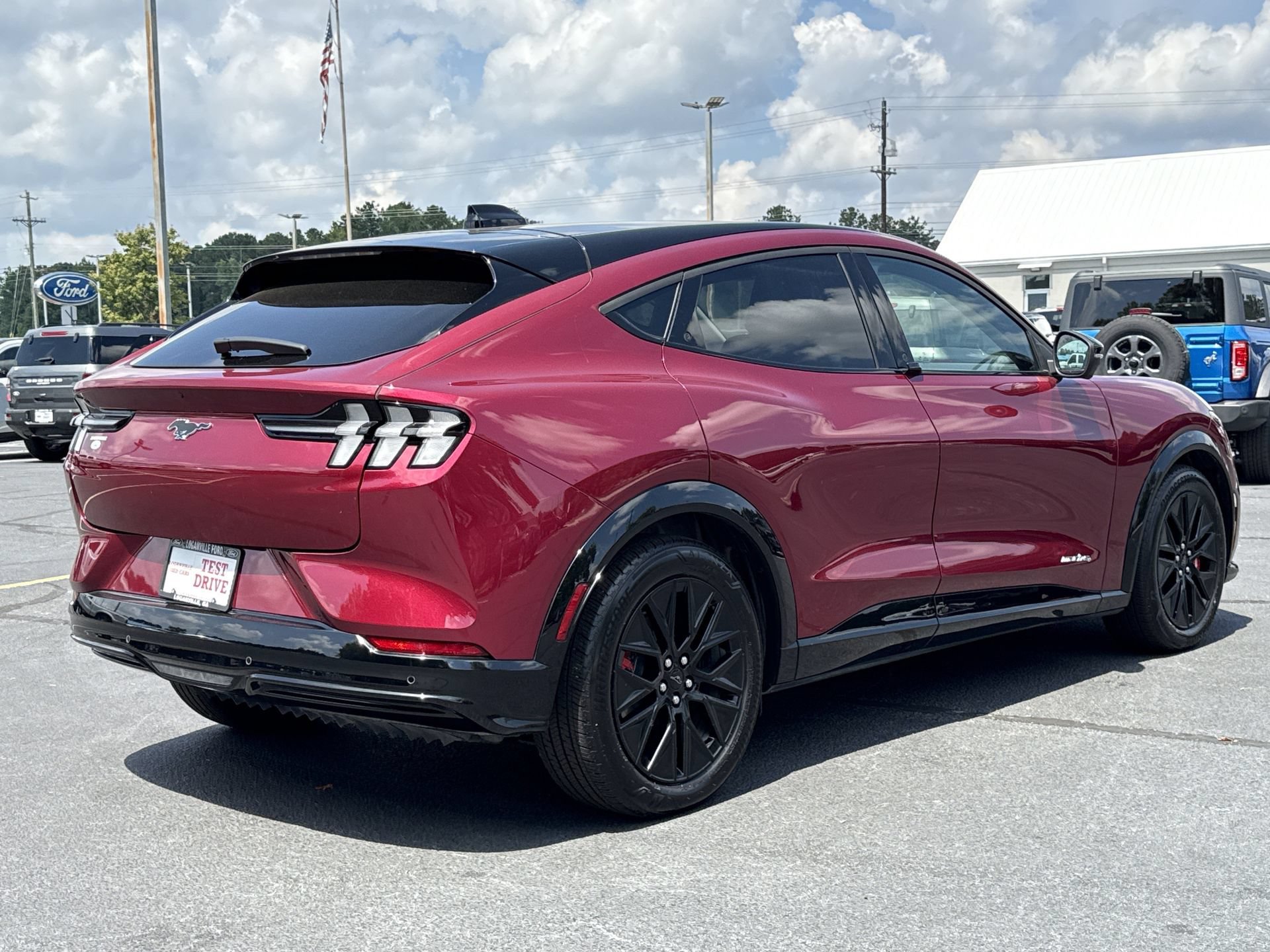 Used 2025 Ford Mustang Mach-E Premium w/ Sport Appearance Package AWD/4WD image 26