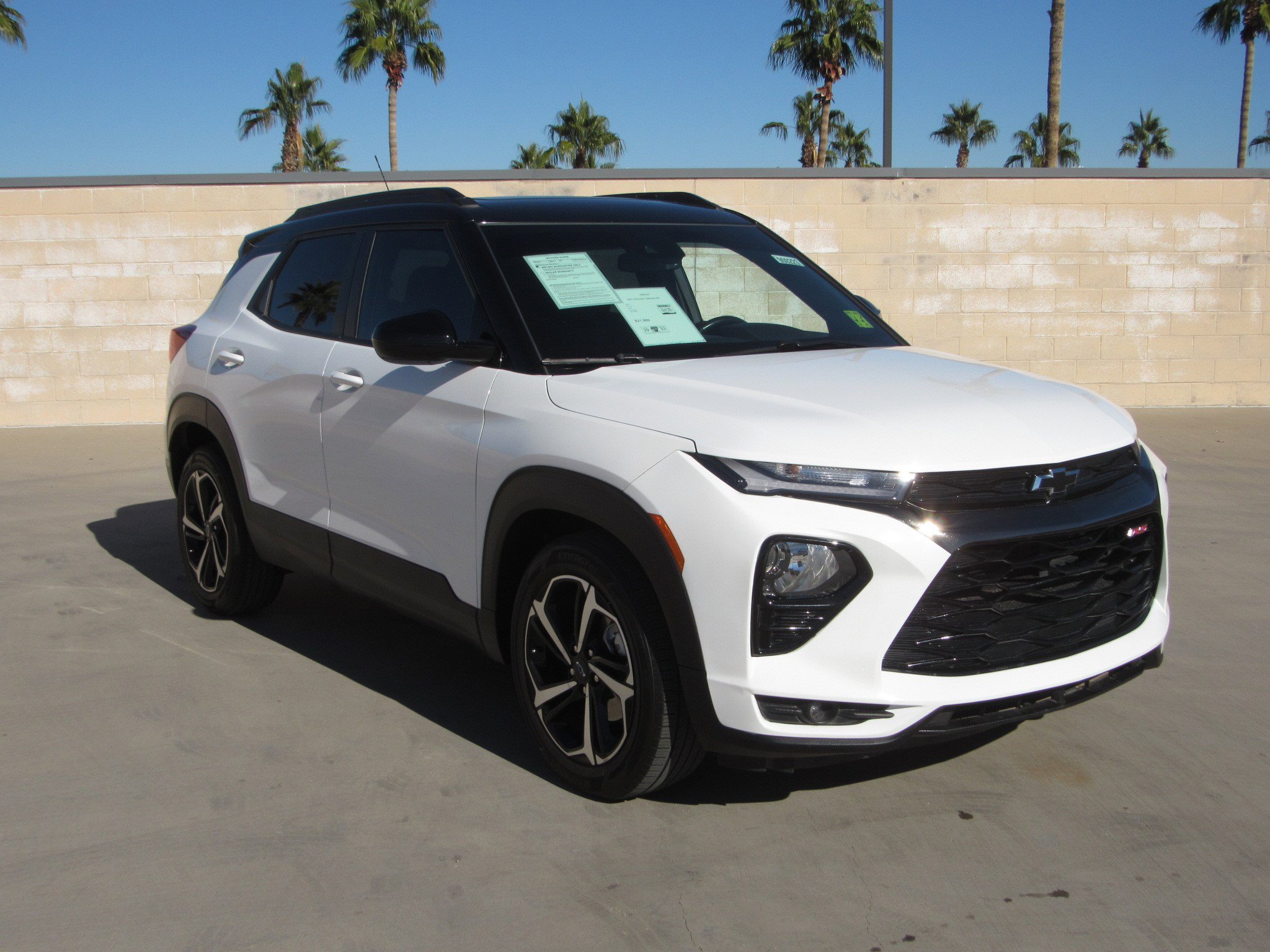 Used 2023 Chevrolet TrailBlazer RS w/ Sun and Liftgate Package image 2