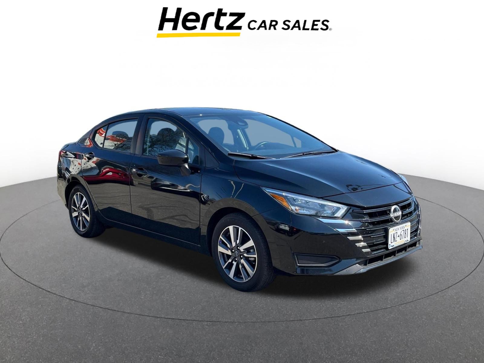 Used 2025 Nissan Versa SV image 1