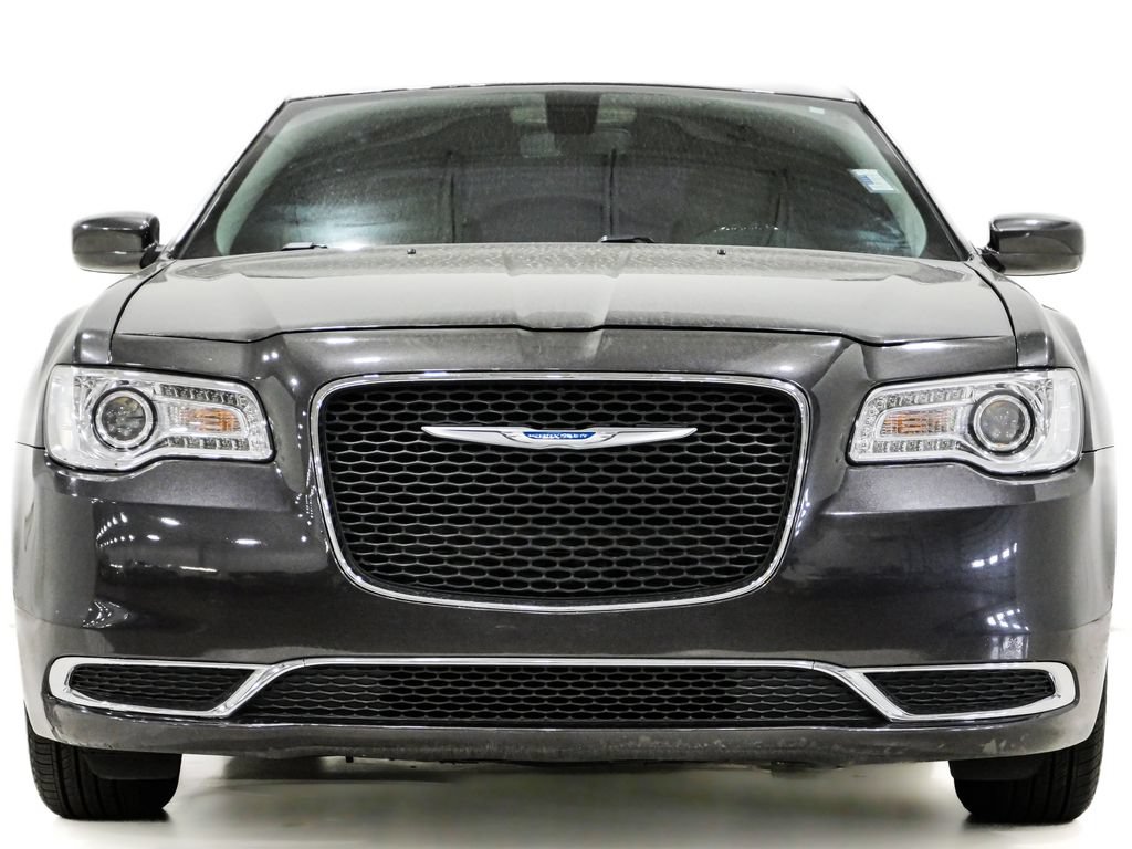 Used 2023 Chrysler 300 Touring RWD image 2