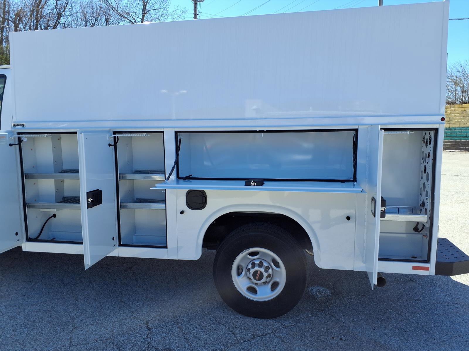 New 2025 GMC Savana 3500 w/ Power Convenience Package RWD image 3