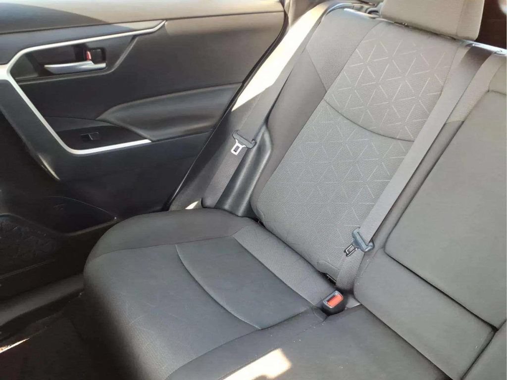 Used 2024 Toyota RAV4 XLE FWD image 17