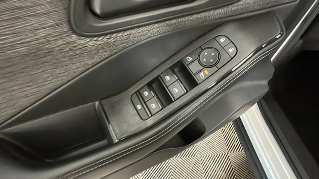 Used 2022 Nissan Rogue S FWD image 11
