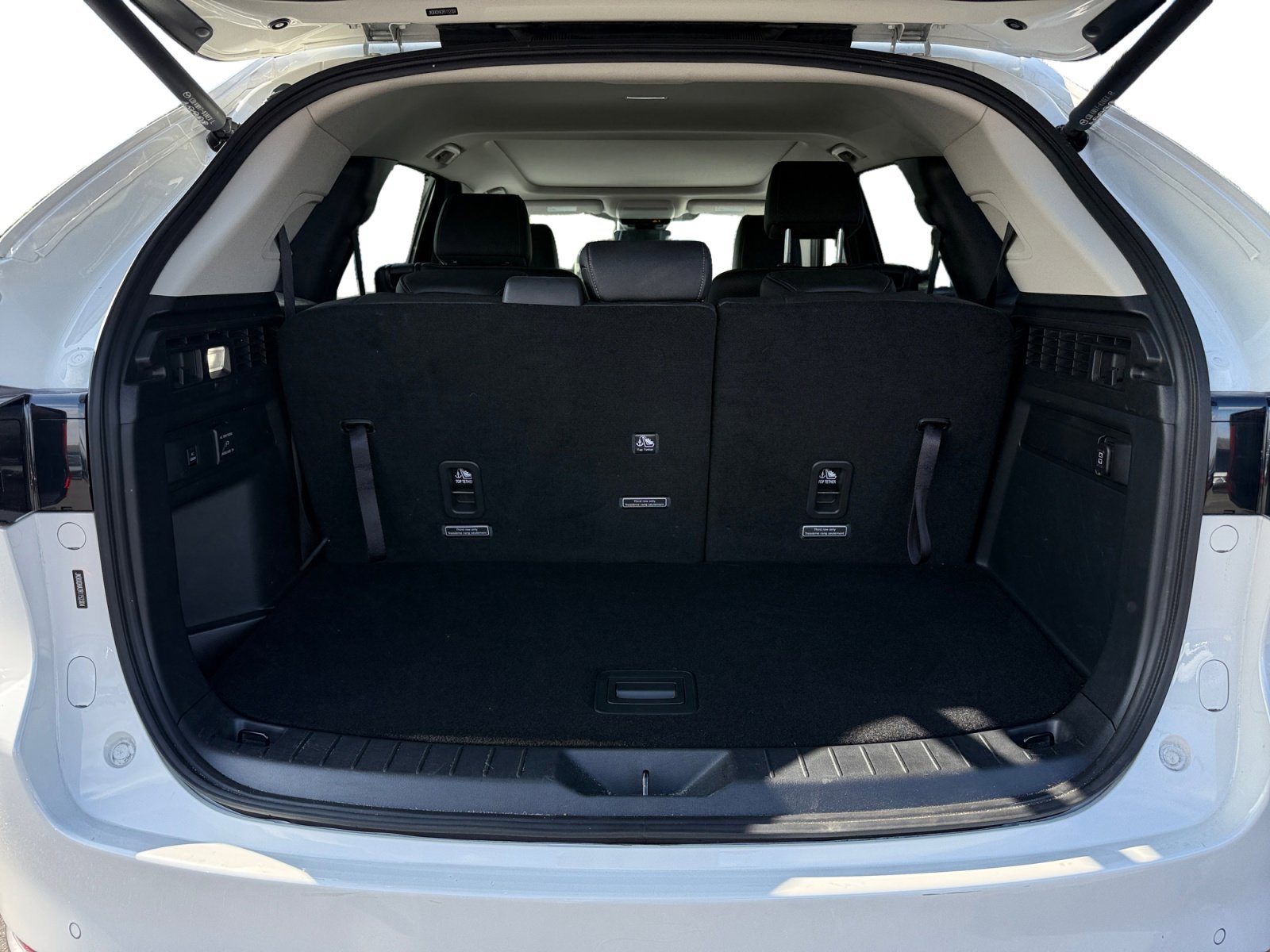 Certified 2024 MAZDA CX-90 Plug-In Hybrid w/ Premium Pkg image 17