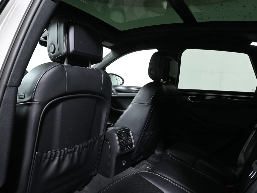 Used 2025 Porsche Macan Turbo AWD/4WD image 8
