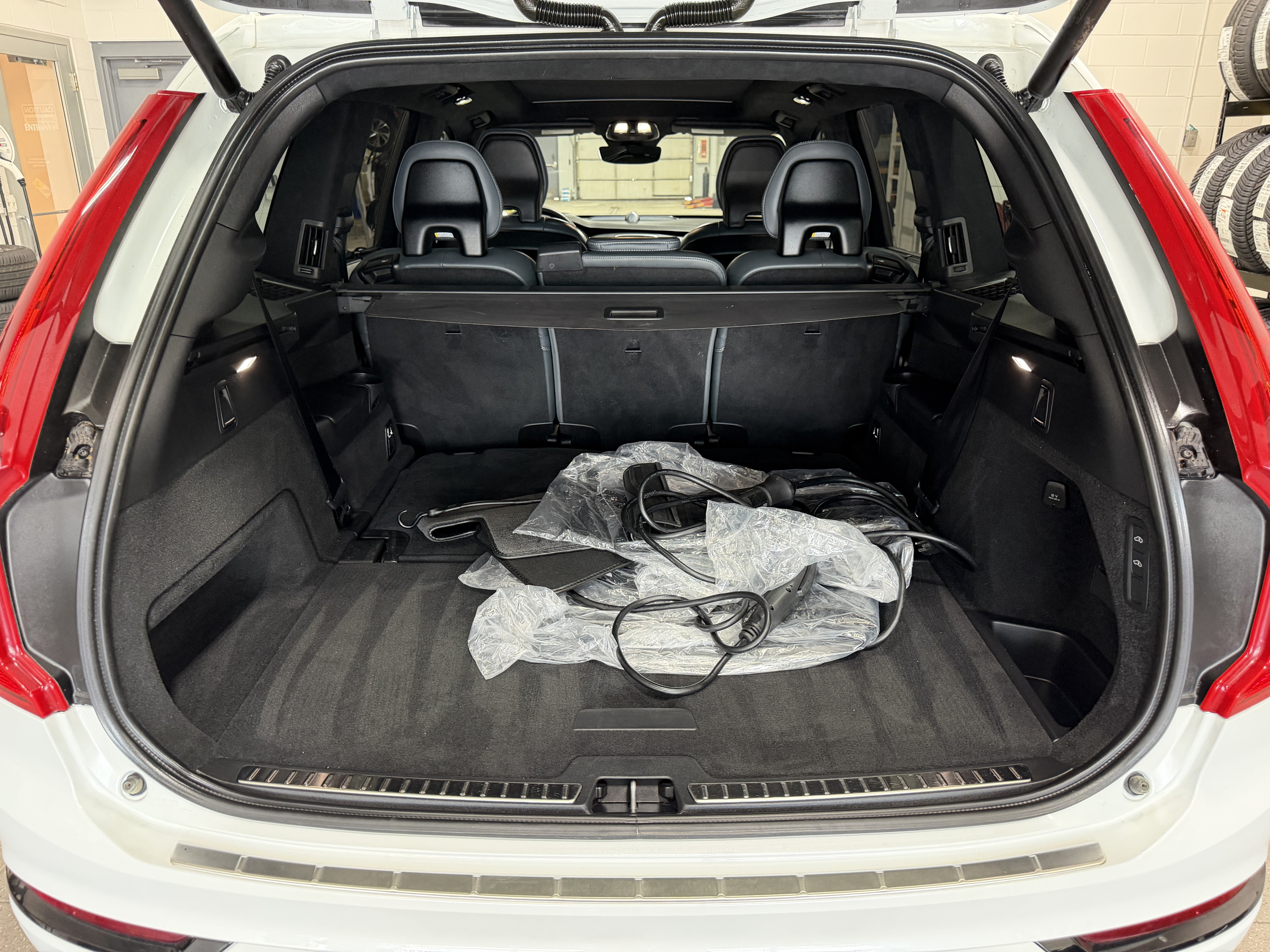 Used 2023 Volvo XC90 T8 Ultimate w/ Lounge Package AWD/4WD image 27