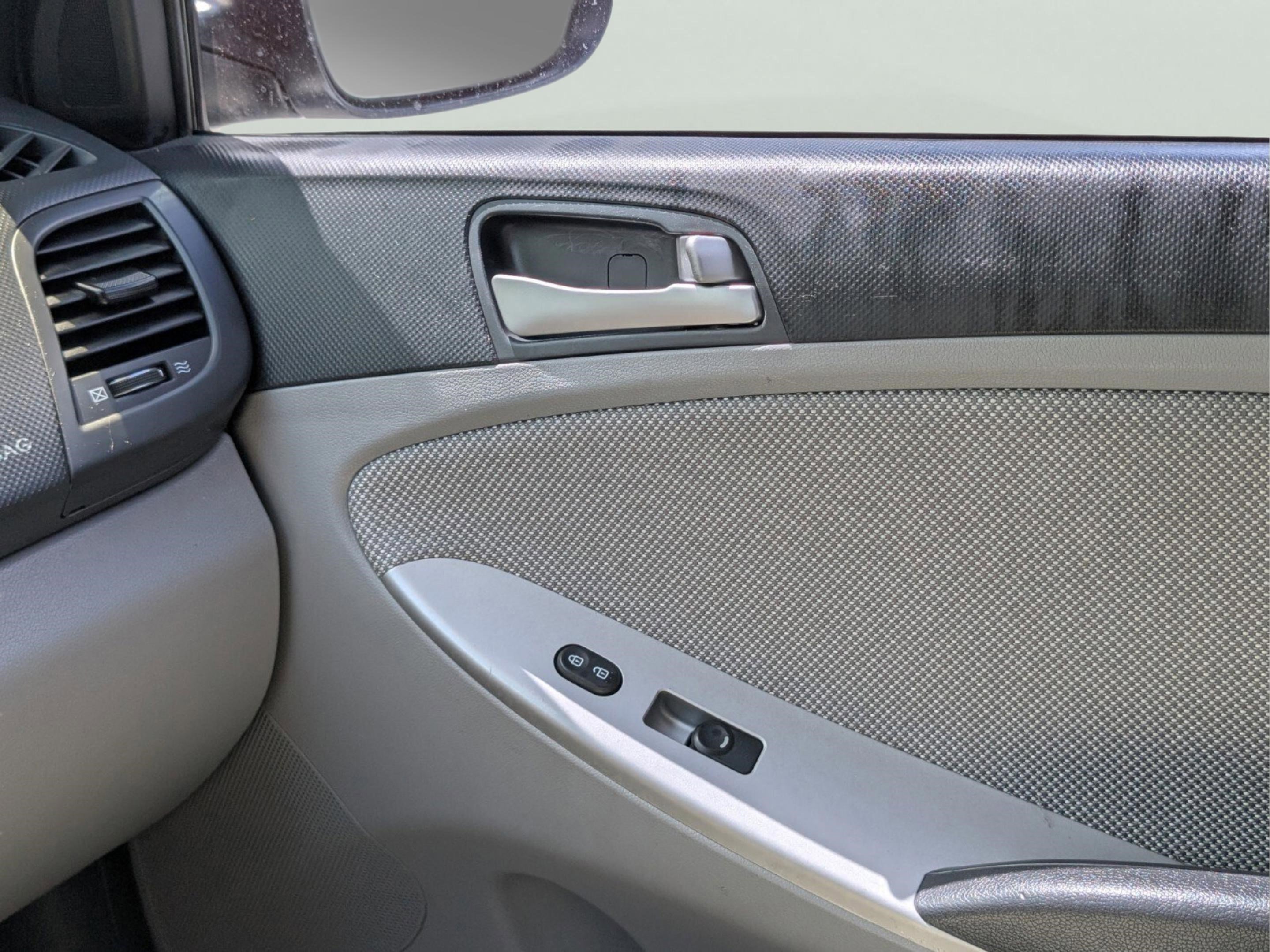 Used 2013 Hyundai Accent GS image 39