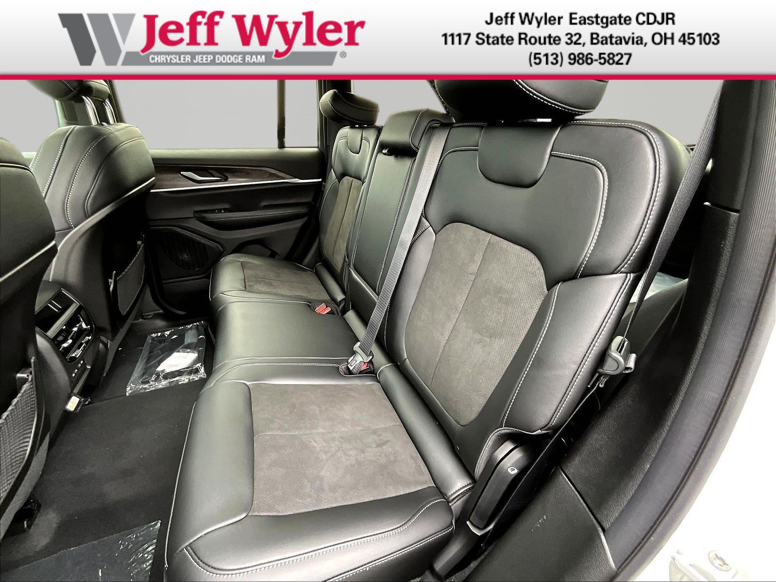 New 2026 Jeep Grand Cherokee Altitude AWD/4WD image 18