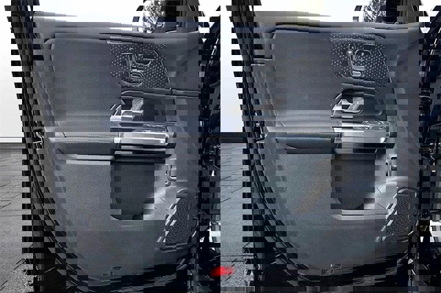 Used 2025 Mercedes-Benz GLB 250 250 image 23