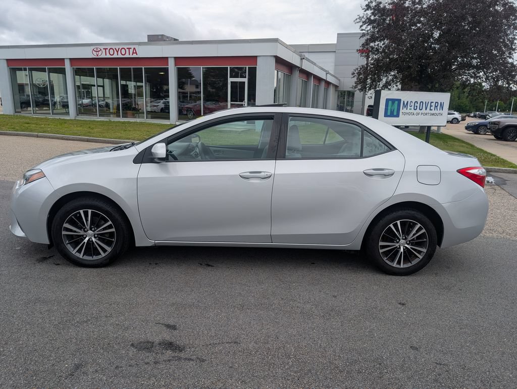 Used 2016 Toyota Corolla LE FWD image 2