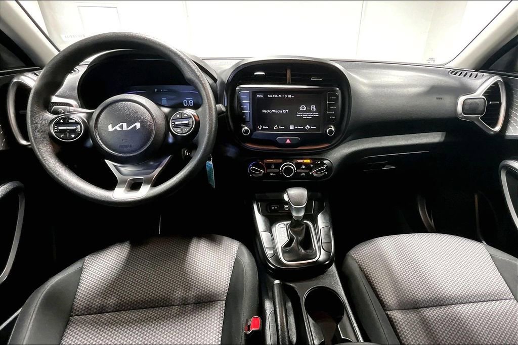 Used 2025 Kia Soul LX image 18