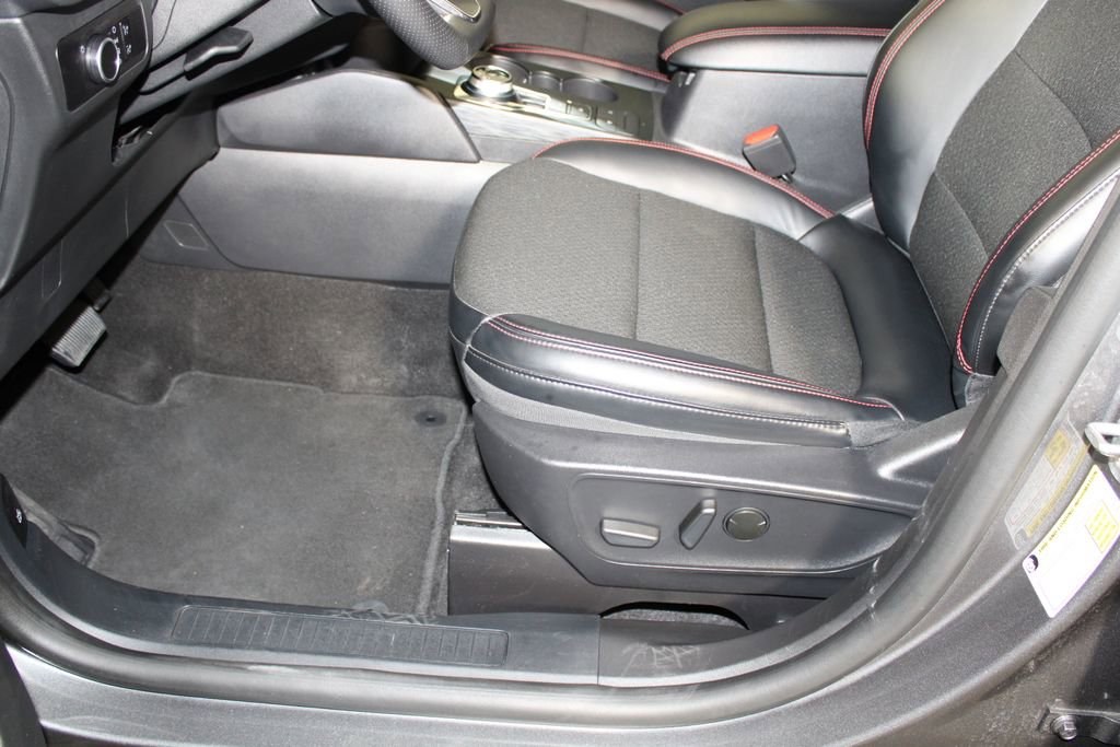 Certified 2025 Ford Escape ST-Line image 9