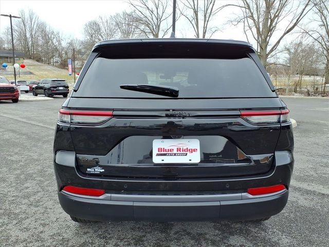 New 2026 Jeep Grand Cherokee Altitude image 4