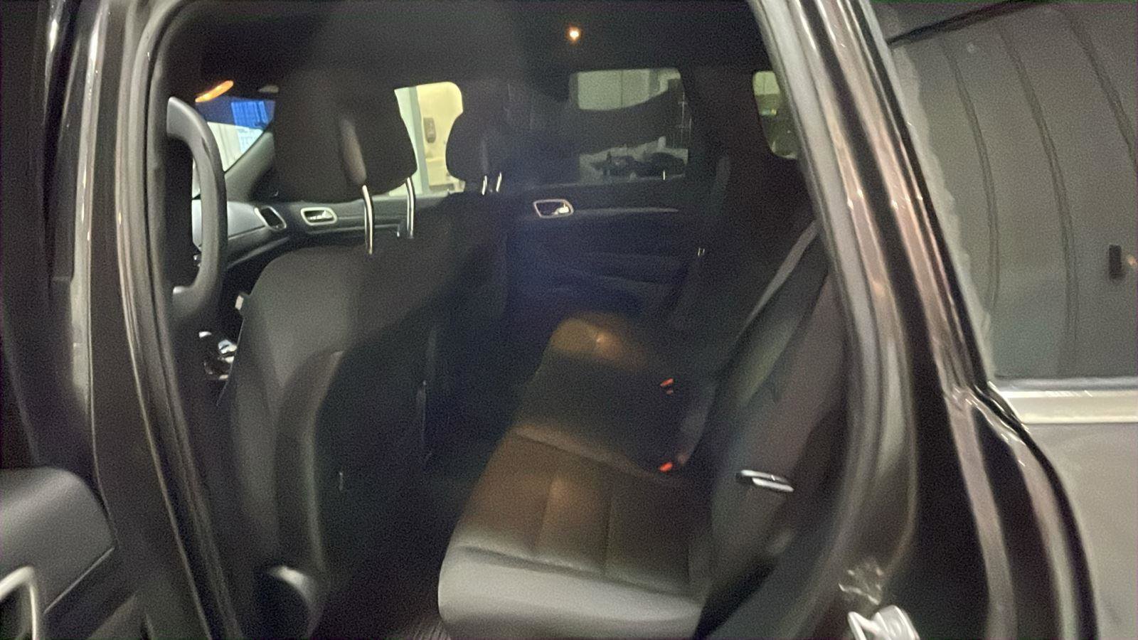 Used 2021 Jeep Grand Cherokee Laredo w/ Security & Convenience Group image 9