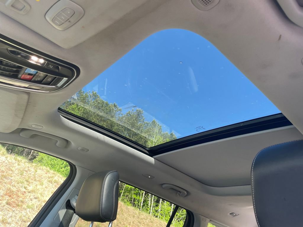 Used 2022 Jeep Grand Cherokee L Limited w/ Black Appearance Package image 18