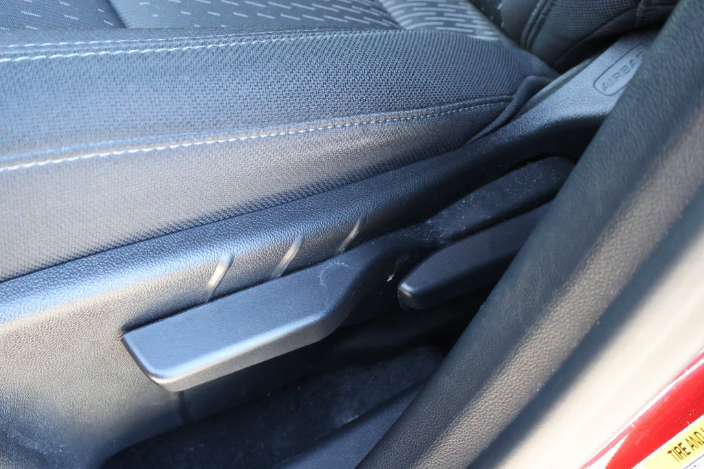 Used 2026 Chevrolet Equinox LT FWD image 11