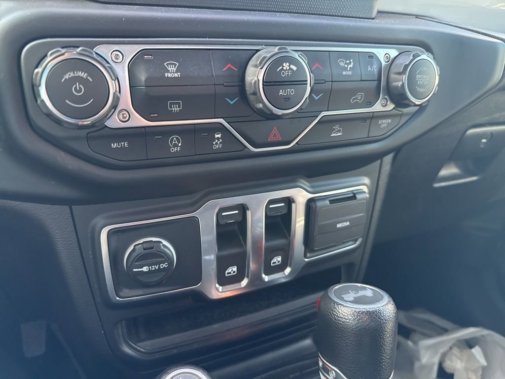 Used 2021 Jeep Wrangler Islander image 13