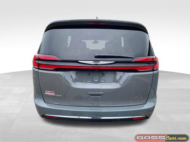 Used 2025 Chrysler Pacifica Select FWD image 4