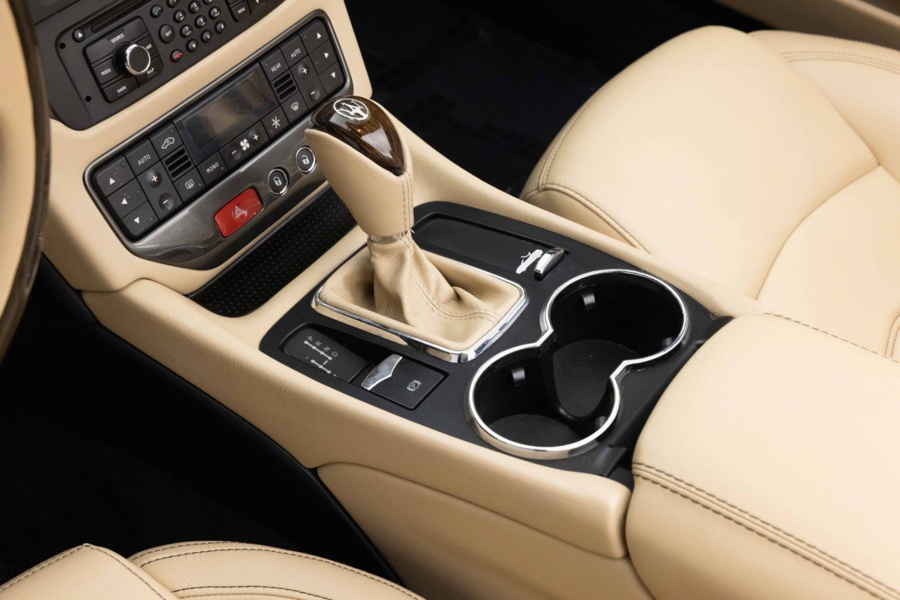 Used 2015 Maserati GranTurismo Convertible RWD image 30
