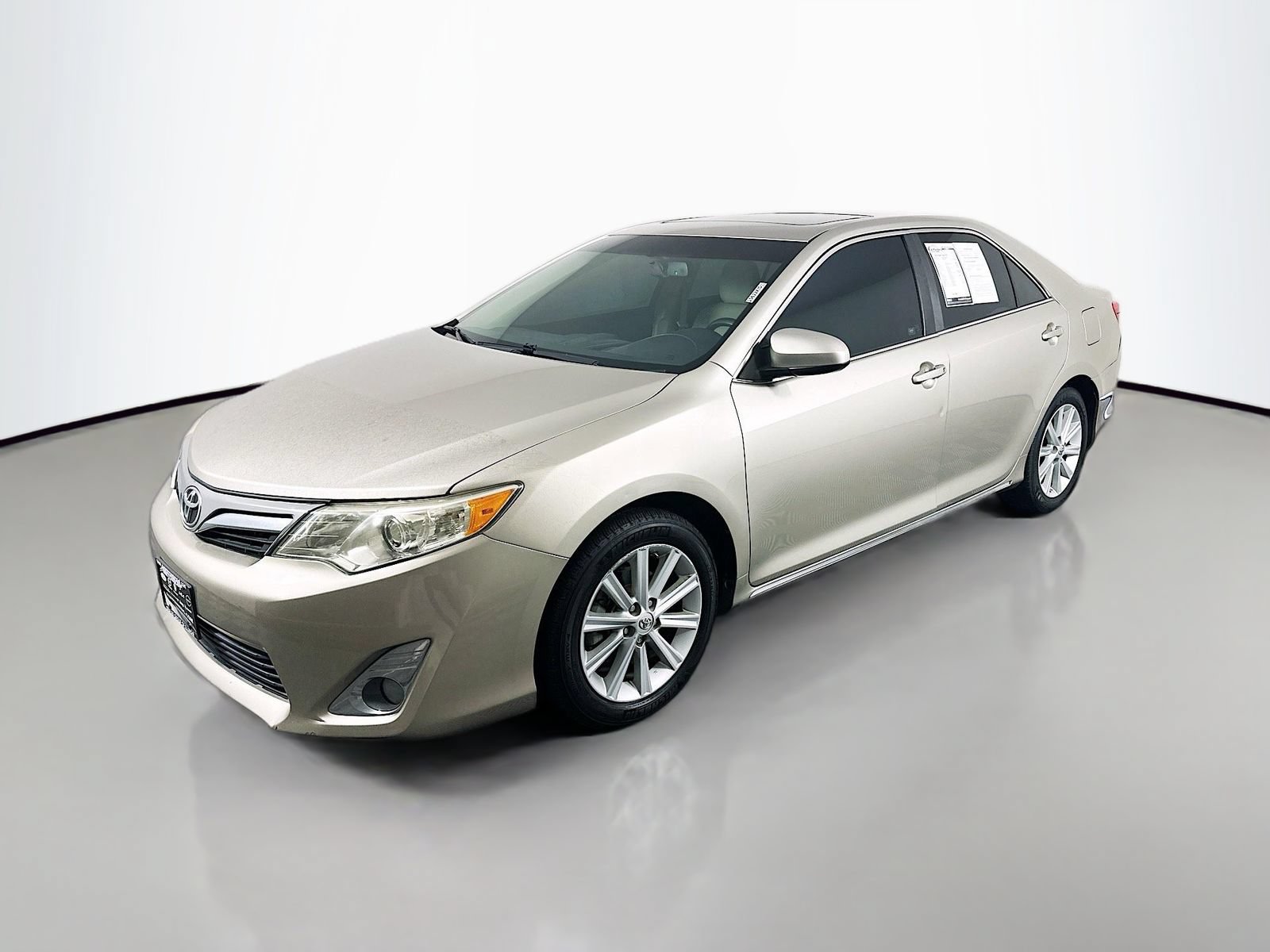 Used 2014 Toyota Camry XLE FWD image 3