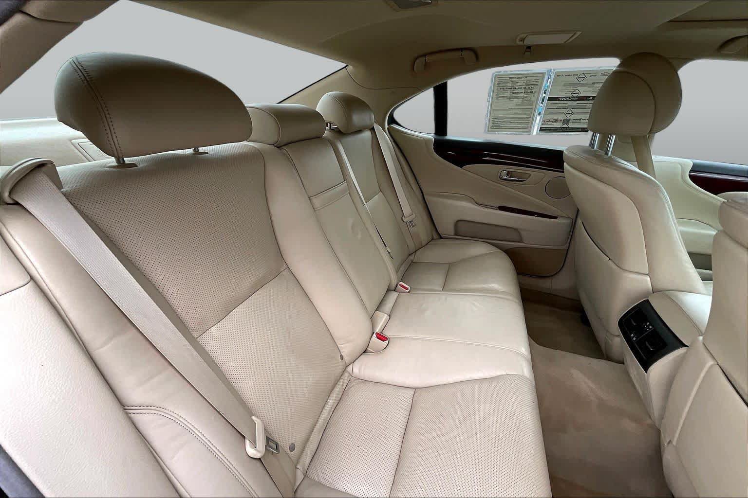 Used 2012 Lexus LS 460 w/ Comfort Pkg RWD image 17